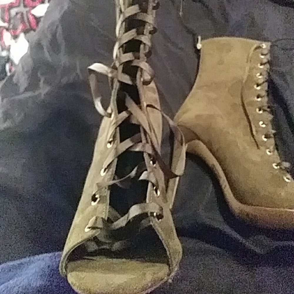 Open toe boots - Picture 2 of 3